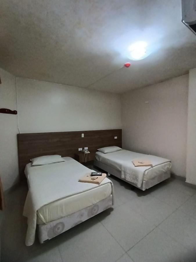 Hotel Quezada Hermanos 산토 도밍고 데 로스 콜로라도스 외부 사진