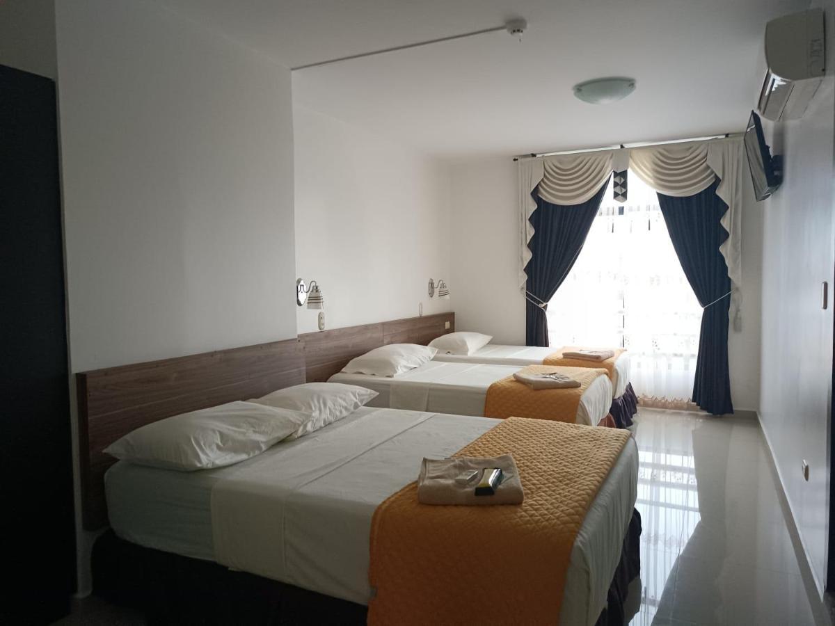 Hotel Quezada Hermanos 산토 도밍고 데 로스 콜로라도스 외부 사진