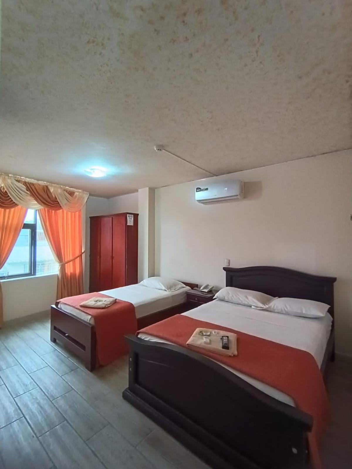 Hotel Quezada Hermanos 산토 도밍고 데 로스 콜로라도스 외부 사진
