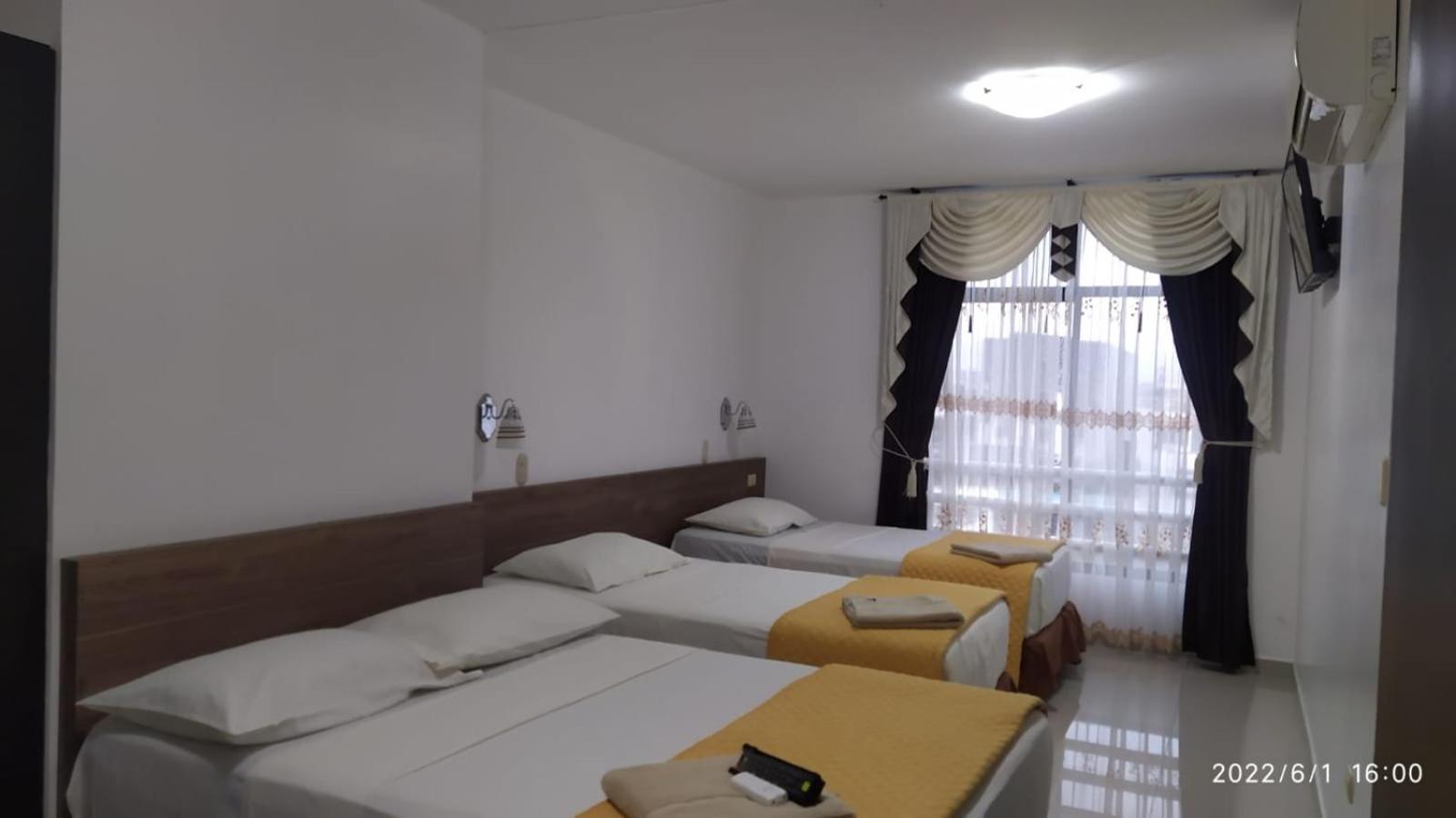 Hotel Quezada Hermanos 산토 도밍고 데 로스 콜로라도스 외부 사진
