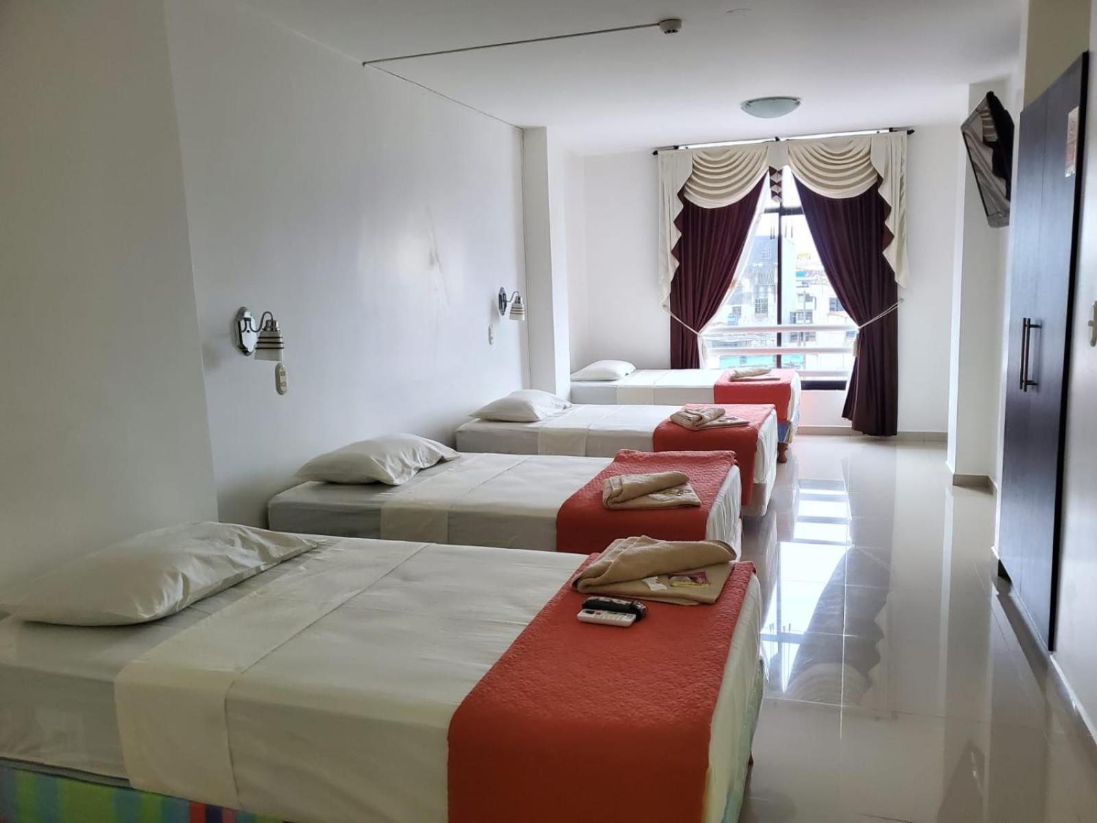 Hotel Quezada Hermanos 산토 도밍고 데 로스 콜로라도스 외부 사진