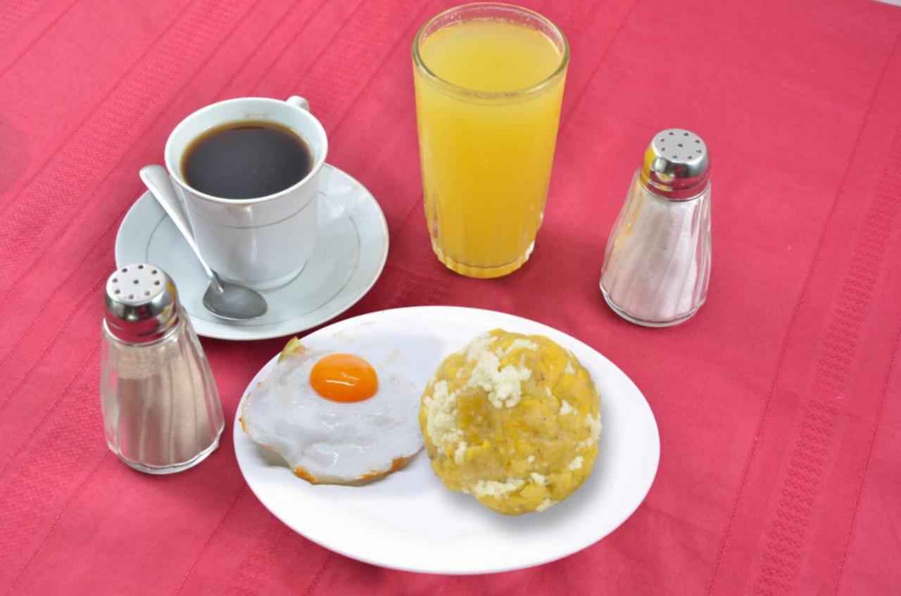 Hotel Quezada Hermanos 산토 도밍고 데 로스 콜로라도스 외부 사진